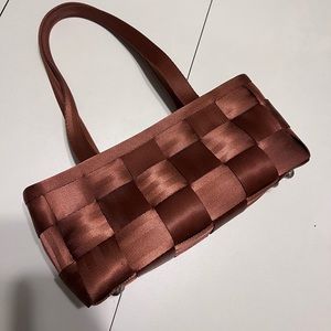 Harvey’s Seatbelt Shoulder Bag, Rust Brown